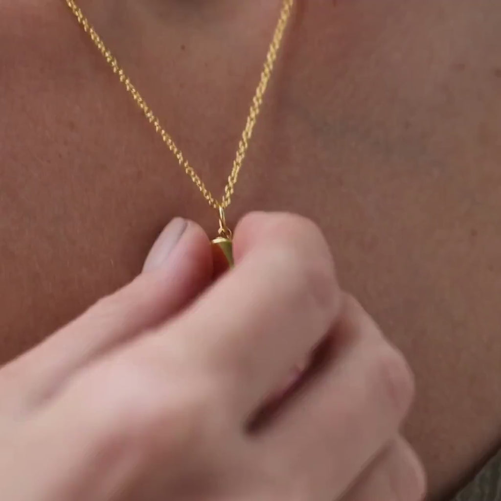 Locket Necklace with Photo, Engraved Oval Necklace, Photo Necklace in Gold, Memorial Jewelry, Christmas Gift, Anniversary Gift, Mom Gift